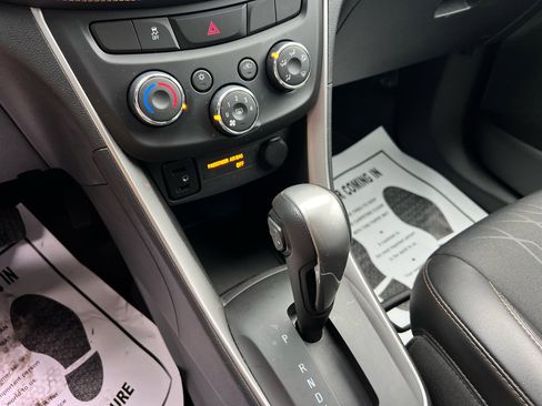 Used 2019 Chevrolet Trax LT w/ LT Convenience Package image 17
