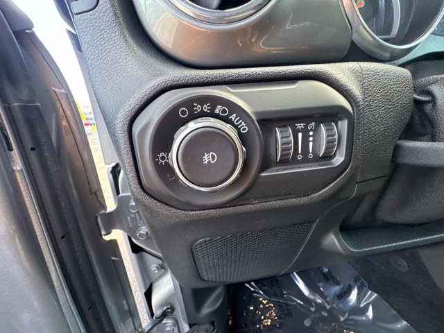 Used 2019 Jeep Wrangler Unlimited Sahara AWD/4WD image 18