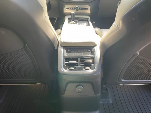 Used 2022 Volvo XC90 T8 R-Design w/ Advanced Package image 28