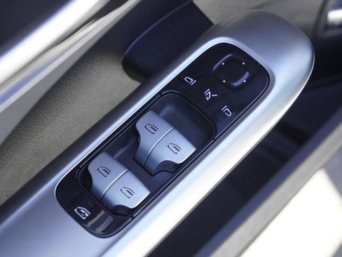 Used 2023 Mercedes-Benz C 300 Sedan image 9