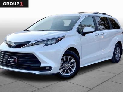 Used 2025 Toyota Sienna XLE