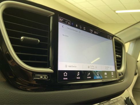 Used 2024 Chrysler Pacifica Touring-L FWD image 30