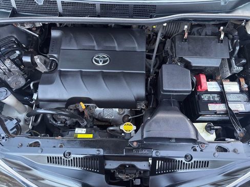 Used 2012 Toyota Sienna LE FWD image 33