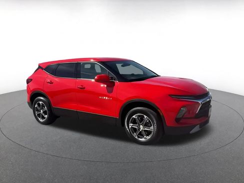 Used 2025 Chevrolet Blazer LT FWD image 2