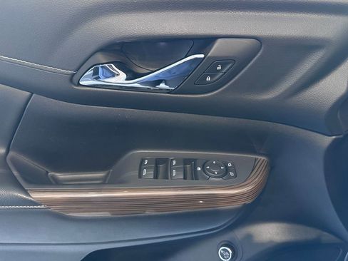 Certified 2022 GMC Acadia SLE w/ Driver Convenience Package image 25