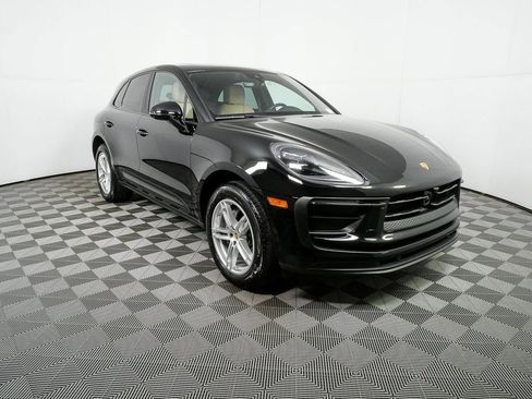 Certified 2025 Porsche Macan image 28