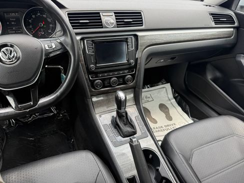 Used 2016 Volkswagen Passat 1.8T SE FWD image 13