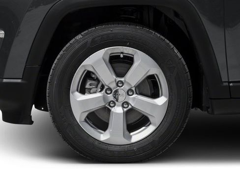 Used 2017 Jeep Compass Latitude w/ Popular Equipment Group AWD/4WD image 14