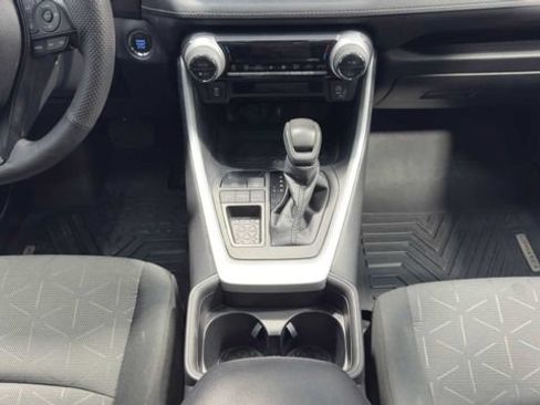 Used 2021 Toyota RAV4 XLE FWD image 16