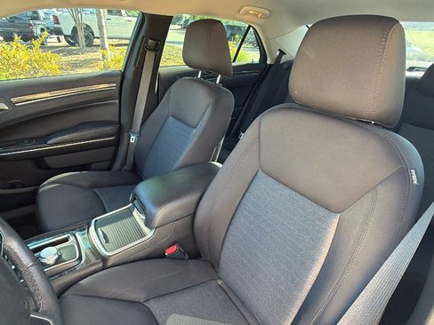 Used 2018 Chrysler 300 Touring w/ Sport Appearance Package RWD image 17
