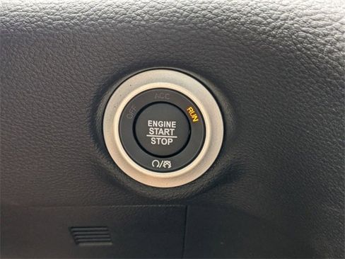 New 2025 Chrysler Pacifica Select image 28