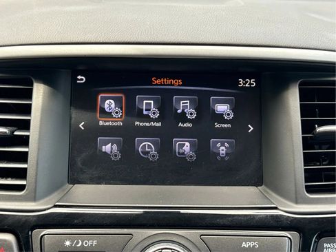 Used 2018 Nissan Pathfinder SV AWD/4WD image 16