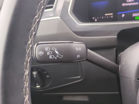 Used 2022 Volkswagen Tiguan SE image 25