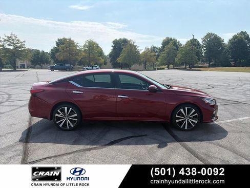 Used 2019 Nissan Altima 2.5 Platinum AWD/4WD image 1