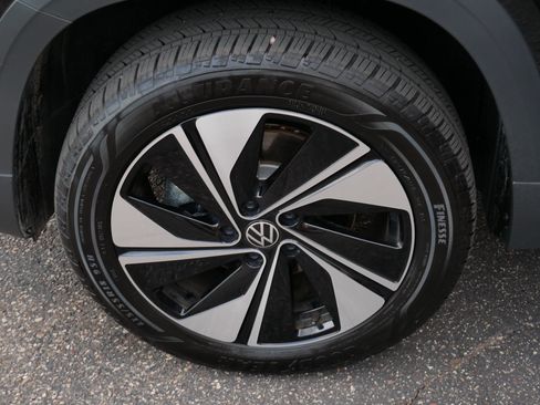 Certified 2025 Volkswagen Taos SE AWD/4WD image 15