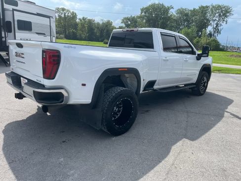 Used 2025 GMC Sierra 3500 SLE w/ Preferred Package AWD/4WD image 2