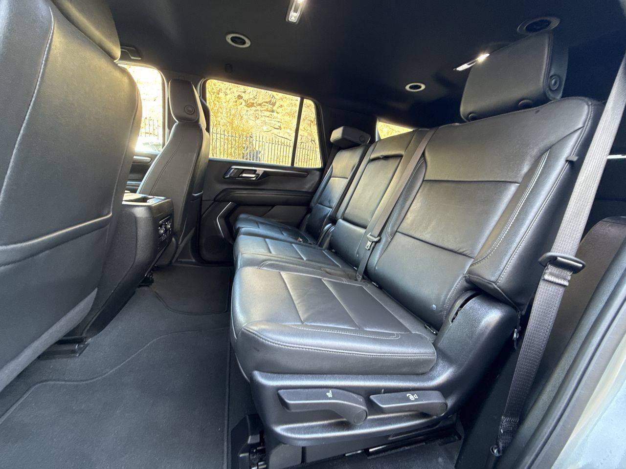 Used 2025 Chevrolet Tahoe LT RWD image 25