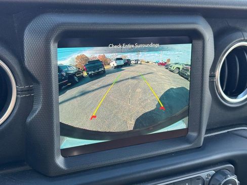 Used 2021 Jeep Wrangler Unlimited Sahara image 22