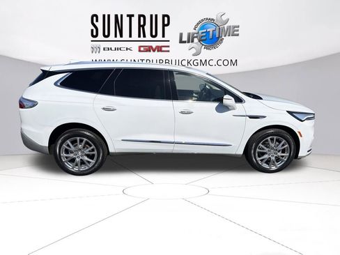 Used 2023 Buick Enclave Essence w/ Experience Buick Package image 7