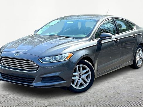 Used 2016 Ford Fusion SE image 2