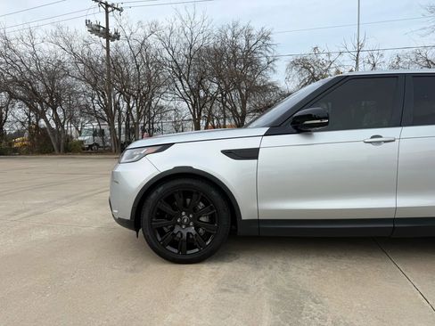 Used 2019 Land Rover Discovery HSE image 18