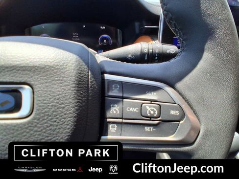 Certified 2025 Jeep Compass Limited w/ Elite Group AWD/4WD image 23