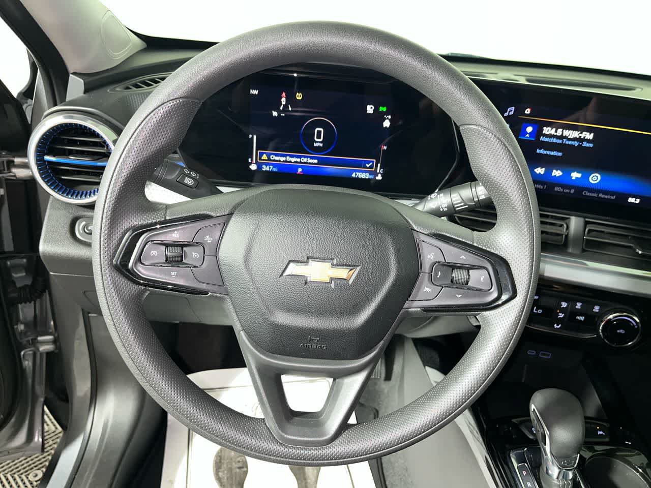Used 2025 Chevrolet Trax LT FWD image 16