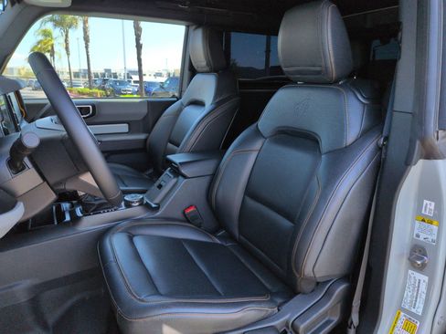 Used 2023 Ford Bronco Badlands w/ Sasquatch Package image 16