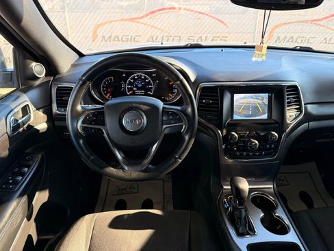 Used 2018 Jeep Grand Cherokee Laredo image 29