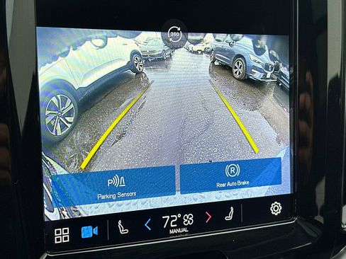 Used 2022 Volvo XC60 B5 Momentum image 22