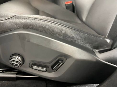 Used 2025 Volvo XC60 B5 Plus image 23