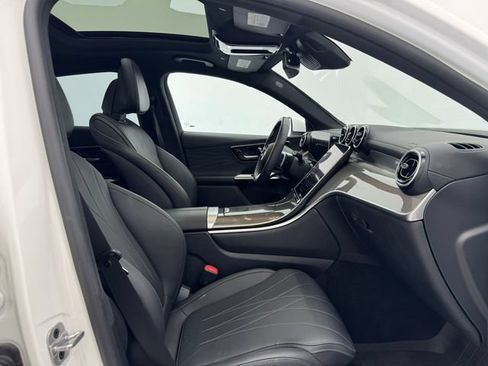 Used 2024 Mercedes-Benz GLC 300 4MATIC image 17