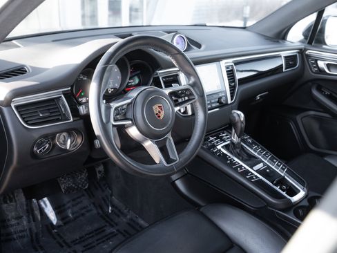 Used 2018 Porsche Macan S image 9