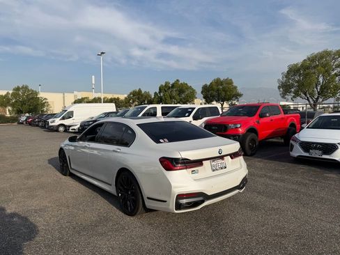 Used 2022 BMW 740i w/ M Sport Package image 4