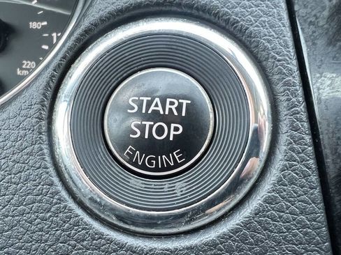 Used 2018 Nissan Rogue SV w/ Premium Package image 22