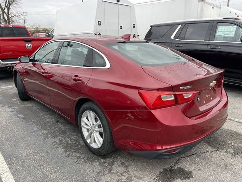 Used 2017 Chevrolet Malibu LT w/ Leather Package image 4