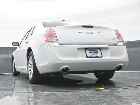 Used 2013 Chrysler 300 RWD image 38
