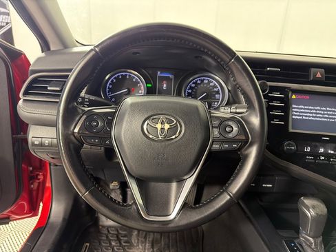 Used 2020 Toyota Camry SE w/ Convenience Package FWD image 13
