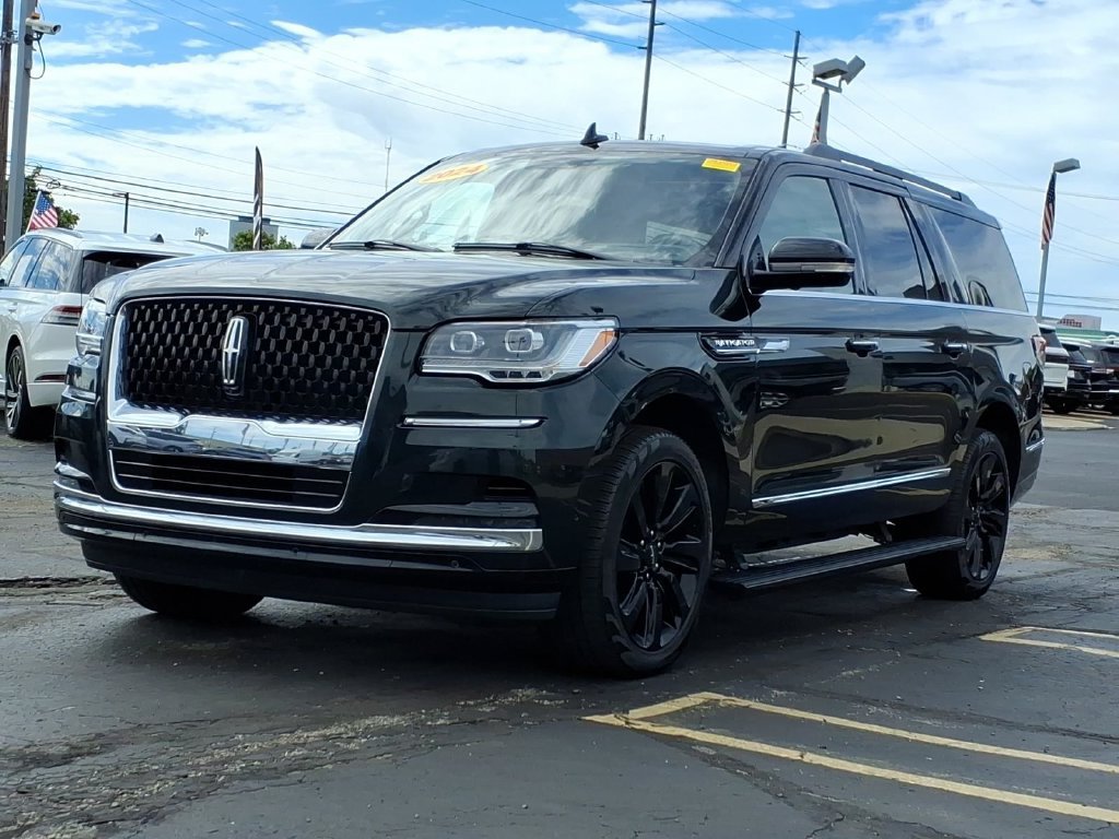 Used 2024 Lincoln Navigator L Black Label AWD/4WD image 3