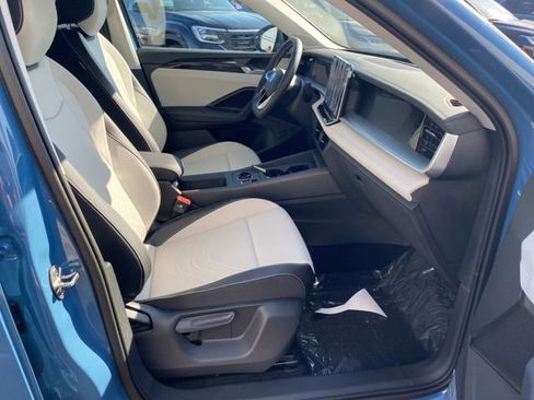 New 2025 Volkswagen Tiguan SE w/ Panoramic Sunroof Package image 46