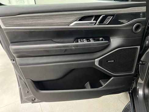 Used 2024 Jeep Wagoneer L Series II image 10