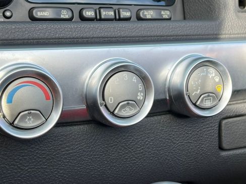 Used 2004 Chevrolet SSR w/ Preferred Equipment Group image 22