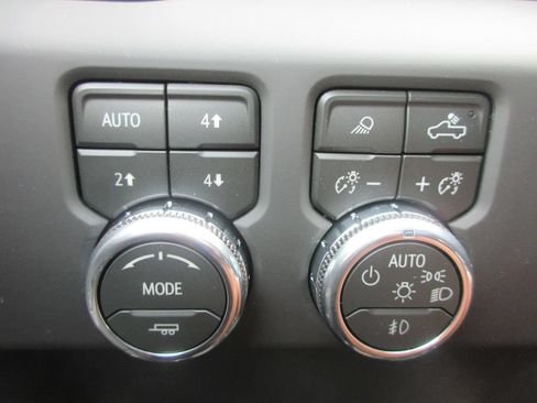New 2026 GMC Sierra 3500 AT4 w/ AT4 Premium Plus Package AWD/4WD image 17