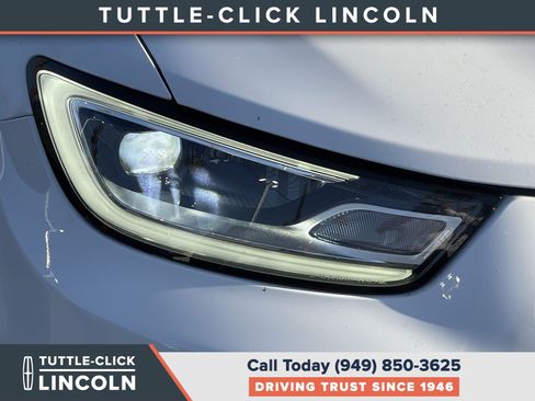 Used 2024 Chrysler Pacifica Limited w/ Uconnect Theater Family Group FWD image 7