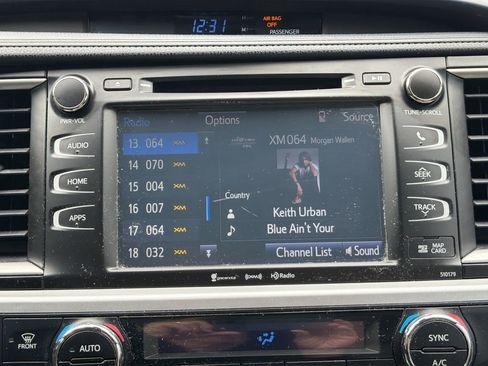 Used 2018 Toyota Highlander XLE AWD/4WD image 23