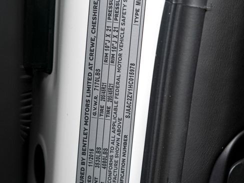 Used 2017 Bentley Bentayga image 51