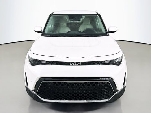 Certified 2023 Kia Soul LX image 2