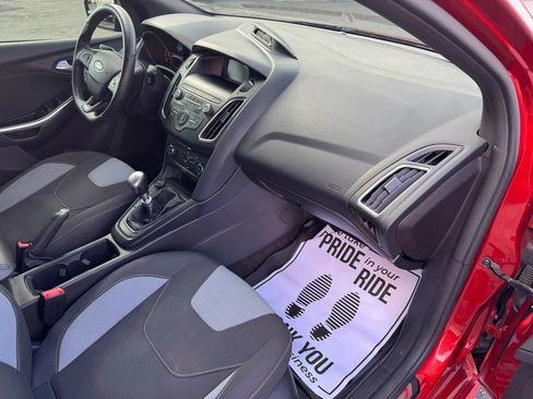 Used 2018 Ford Focus ST image 40