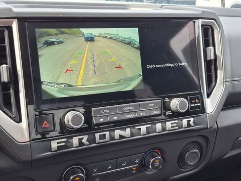 Used 2025 Nissan Frontier SV RWD image 18