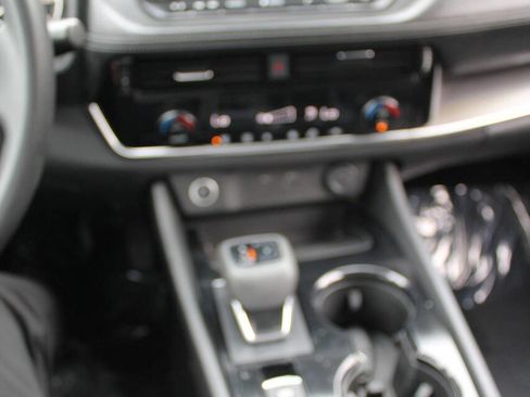 Used 2021 Nissan Rogue SV AWD/4WD image 28